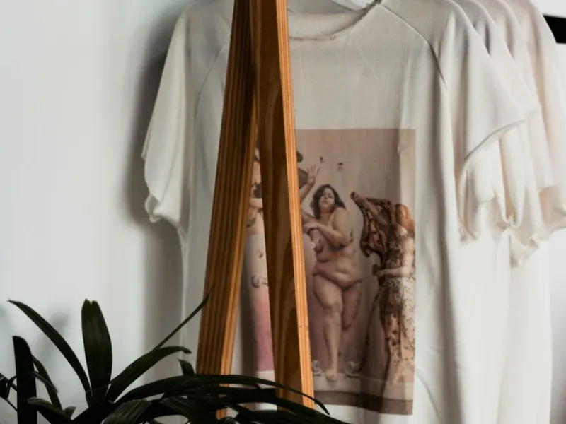 Série de t-shirts personnalisés sur portant à Brest